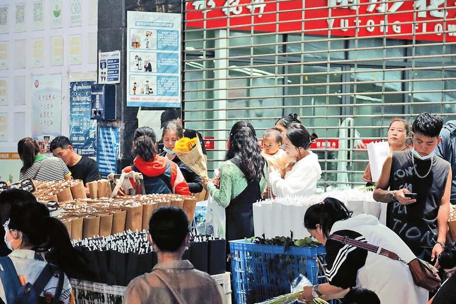 昆明斗南花市繁荣夜间经济