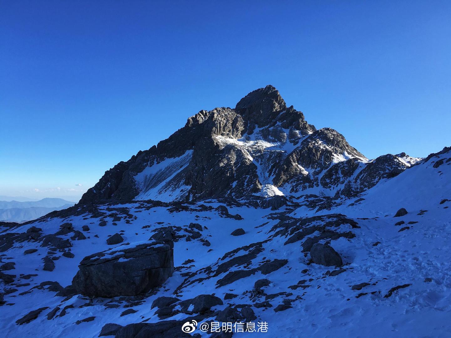 高温催热“避暑游” 云南便携式氧气罐网上热销