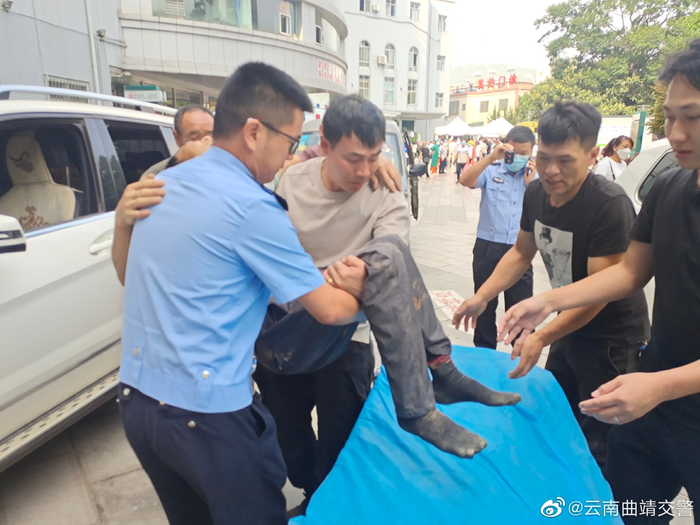 云南曲靖交警微博