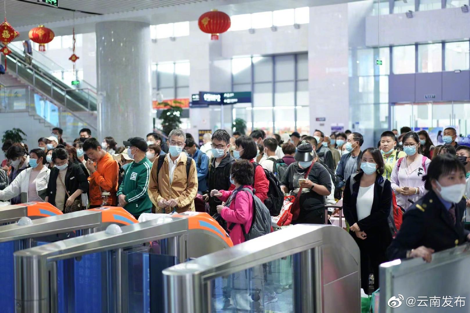 云南单日客发32.4万人次创历年暑运新纪录