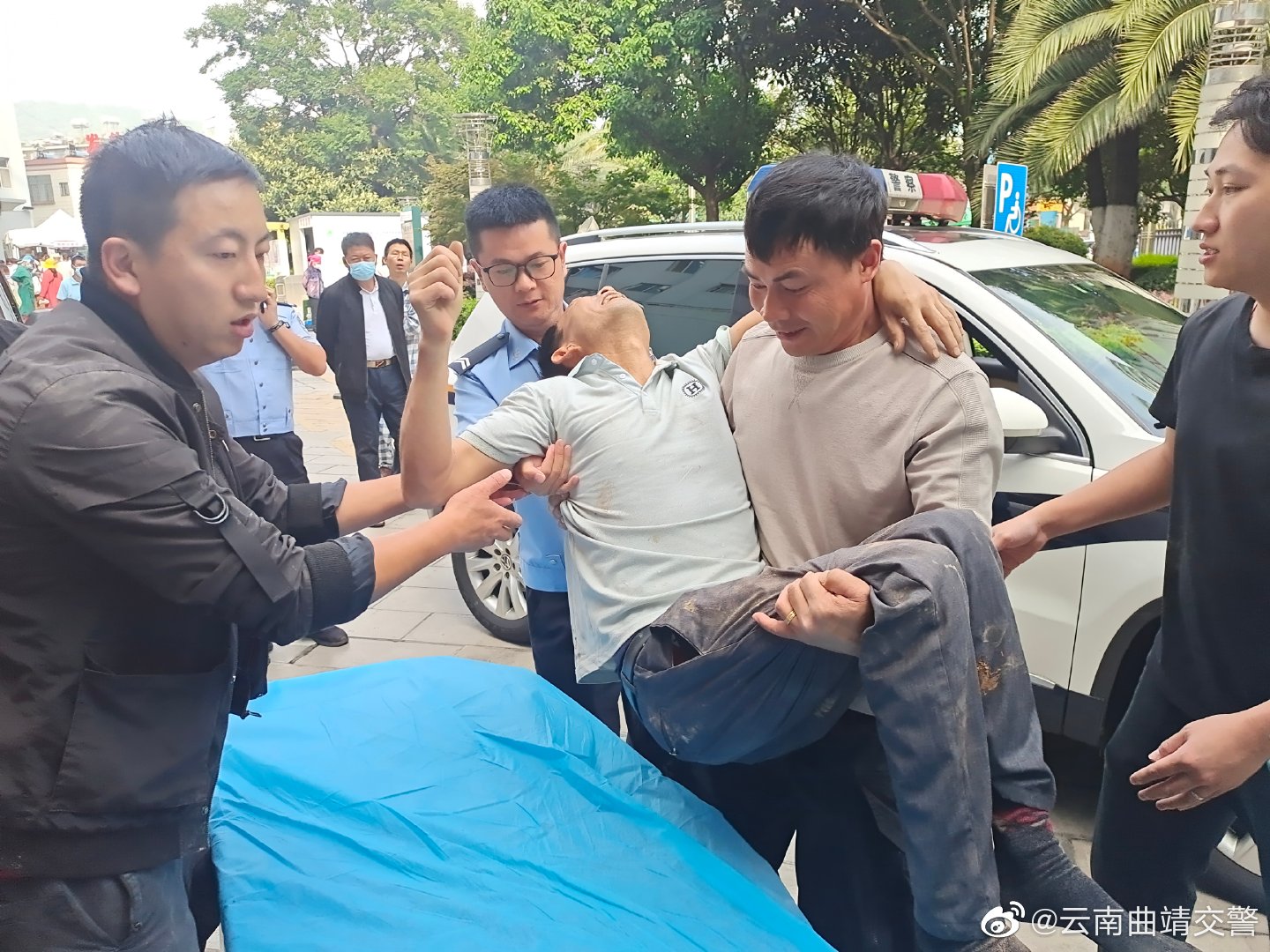 云南曲靖交警微博