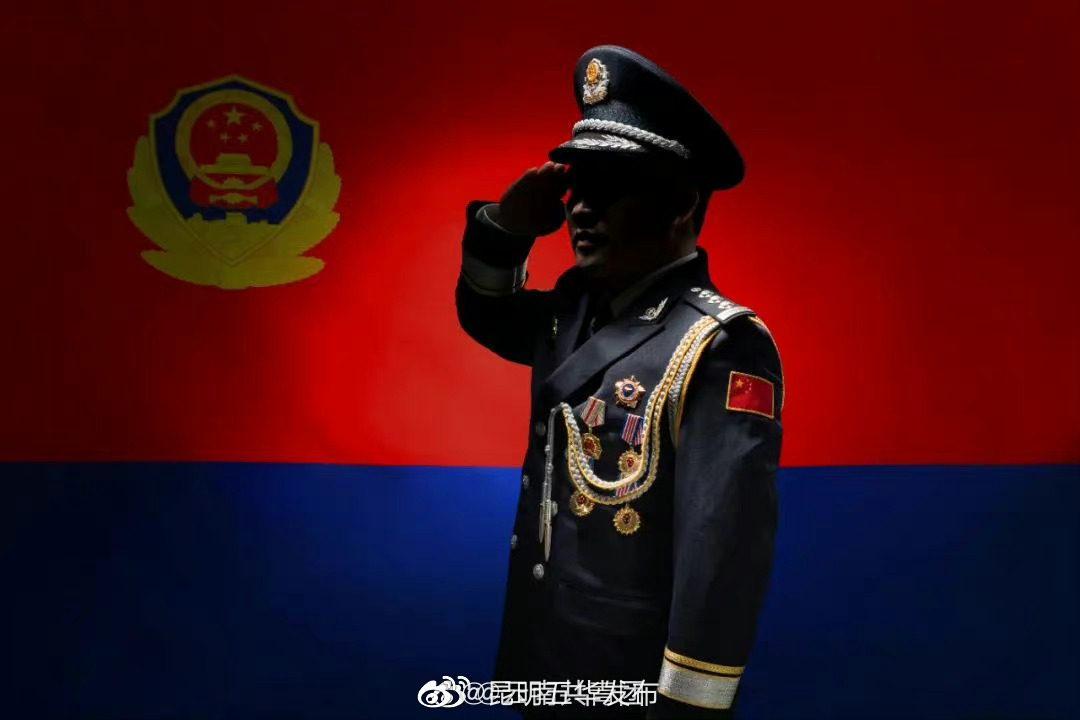 致敬！他23年卧底上百次曾身中13刀