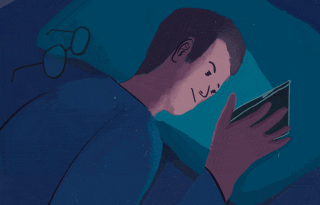 男子睡前玩手机患睡眠障碍，还会引发多种身体不适