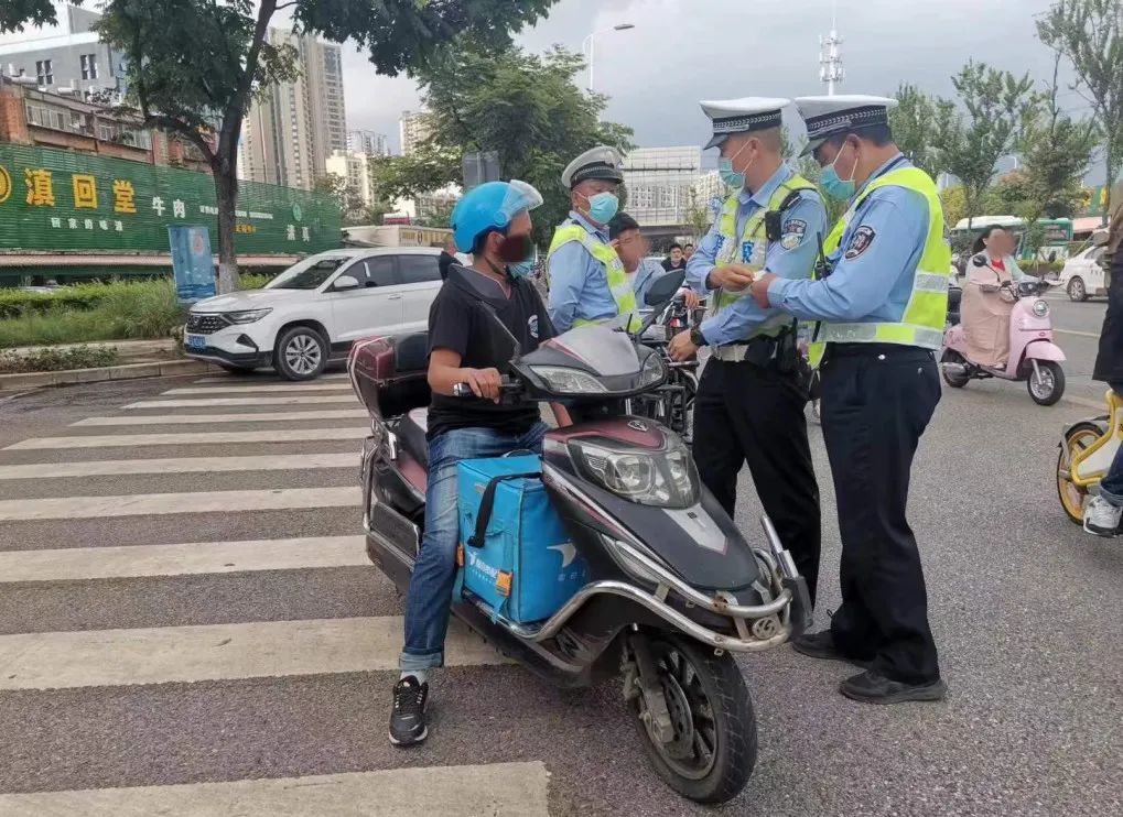 昆明交警
