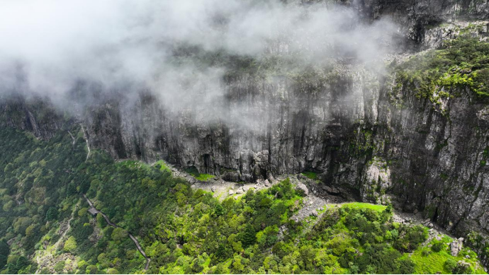 昆明轿子山旅游