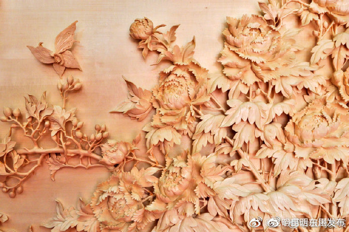 云南民族民间工艺品特色产业得到大力发展