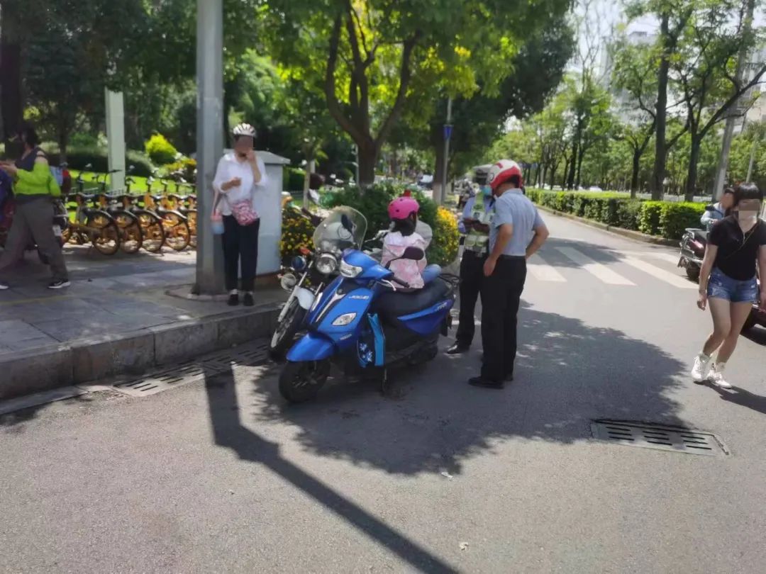 昆明交警