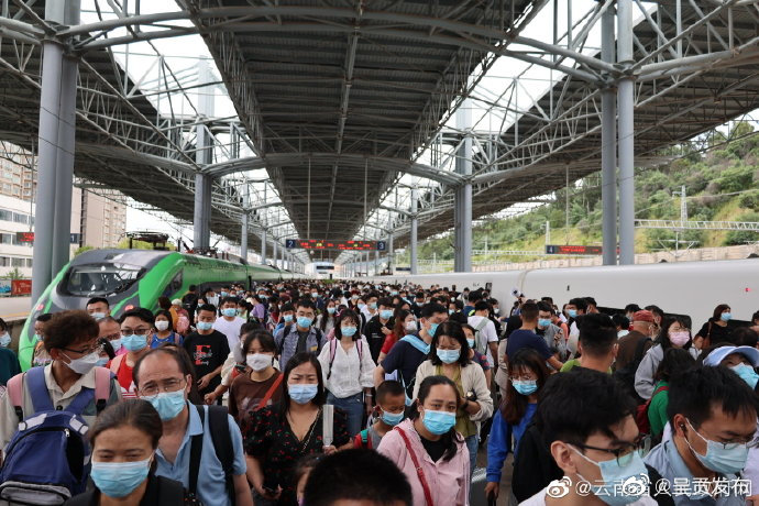 7月份全国铁路发送旅客2.24亿人次、货物4.1亿吨