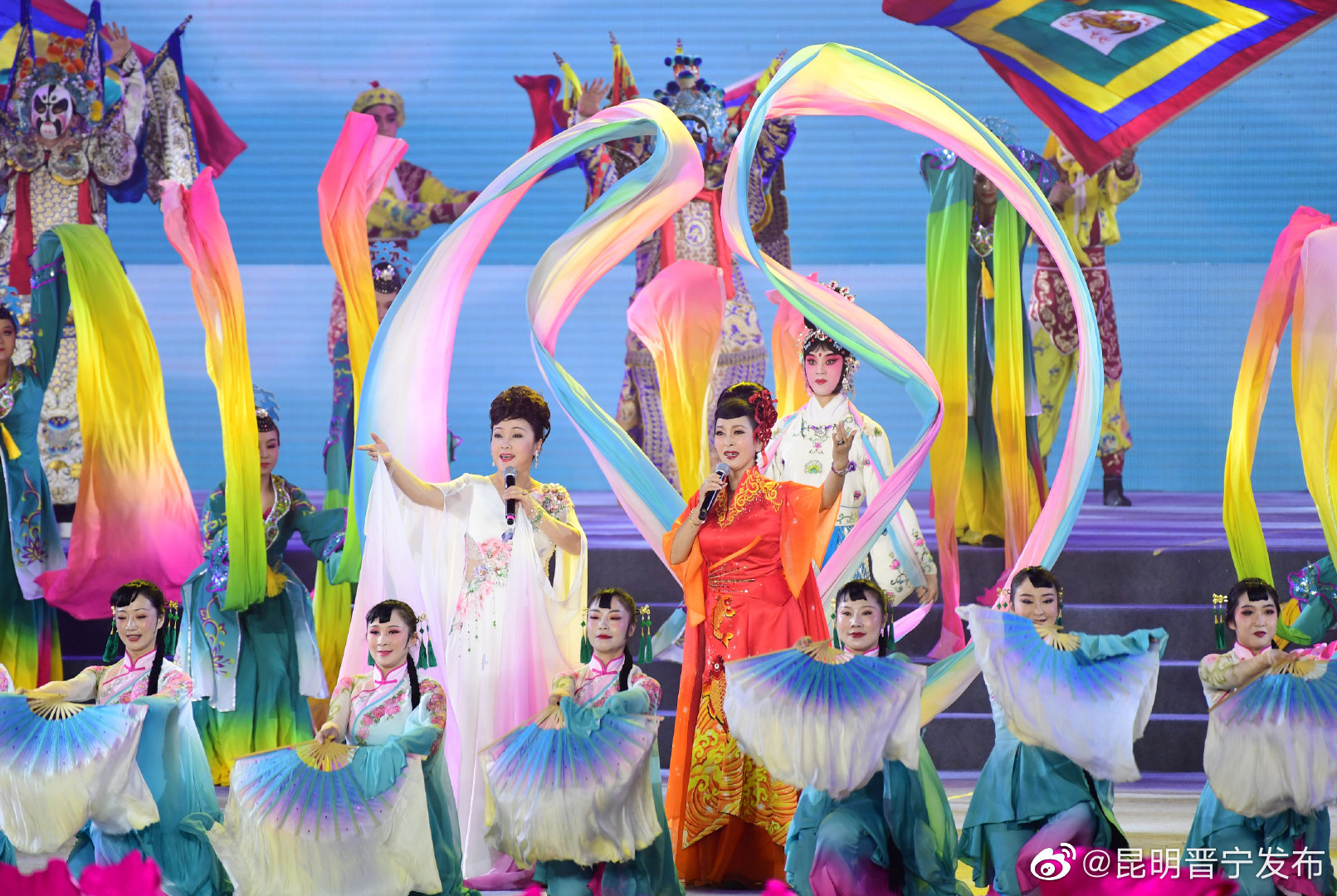 时报记者直击省运会开幕式｜“白色贝壳”中，虚拟动画点燃主火炬塔