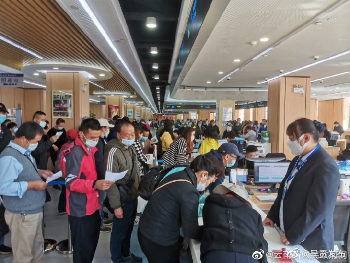 人社部：截至今年6月底，基本养老保险参保人数增加到10.4亿人