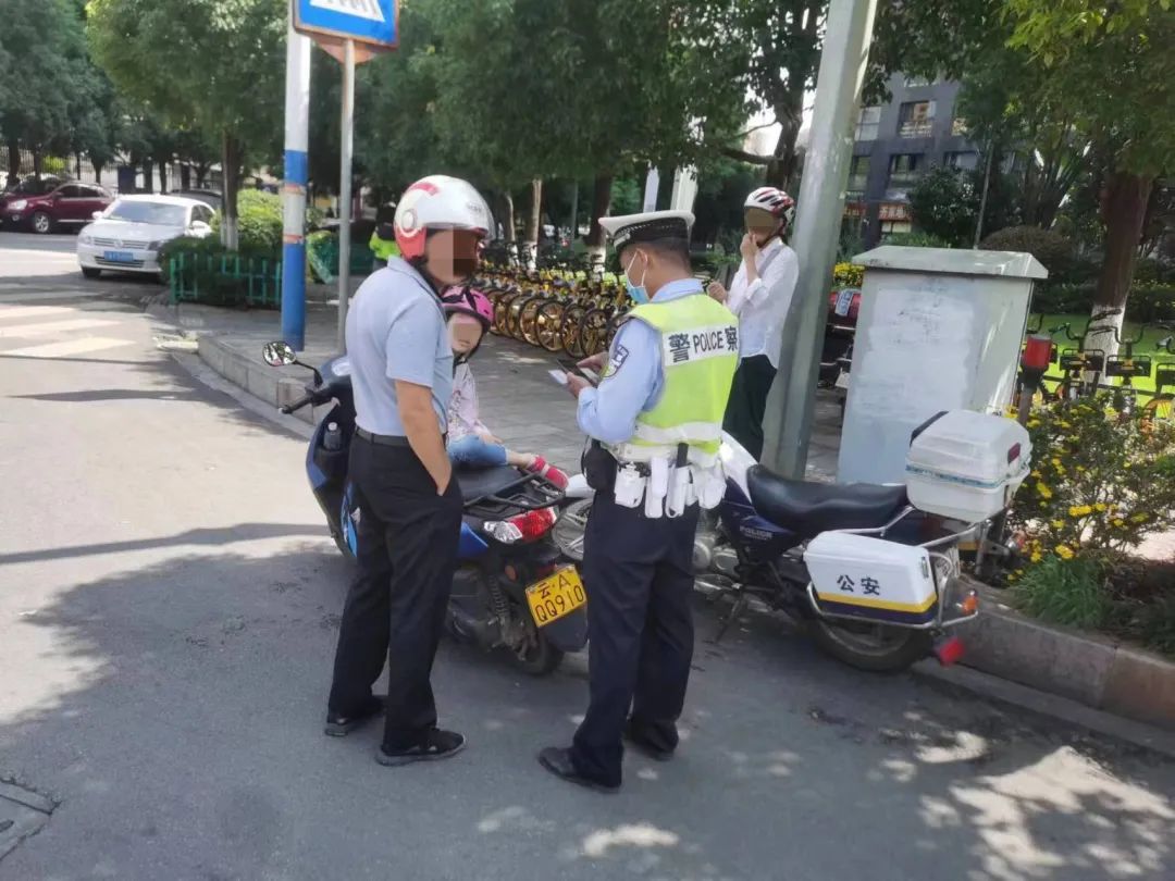 昆明交警