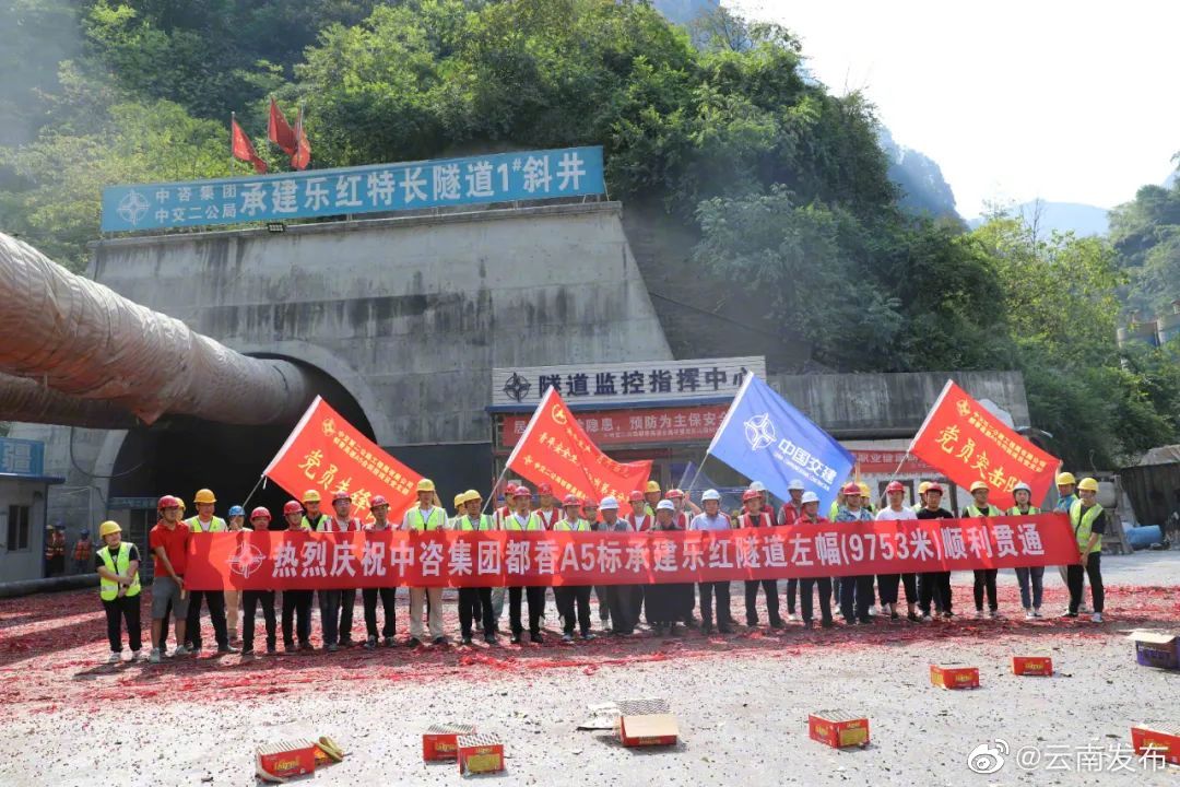 都香高速昭金段万米长隧单幅贯通