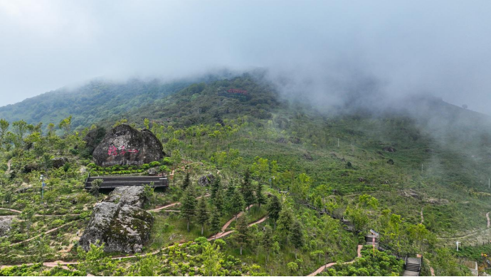 昆明轿子山旅游