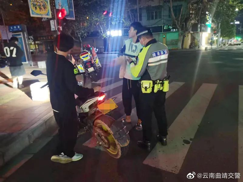 云南曲靖交警微博