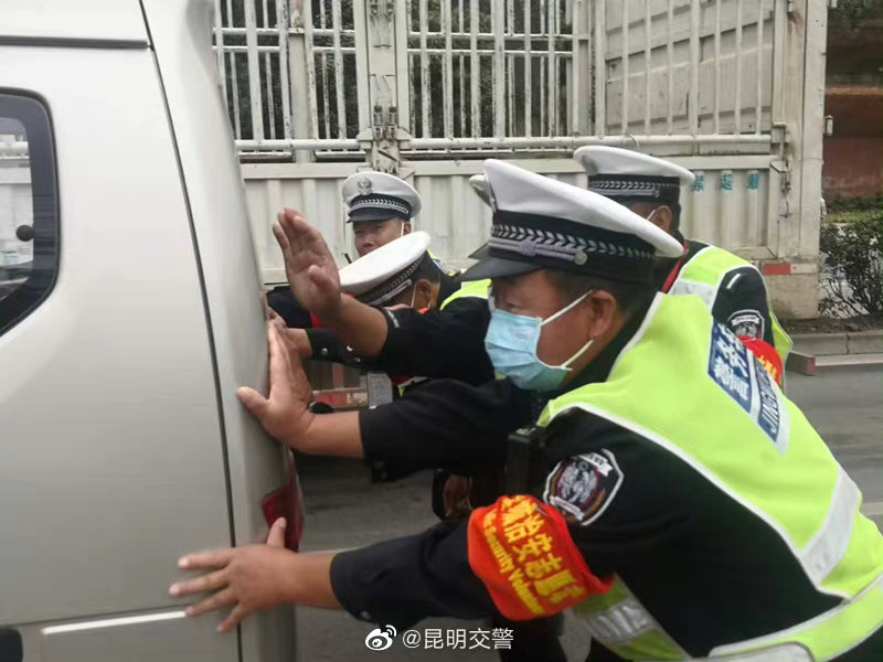 昆明交警