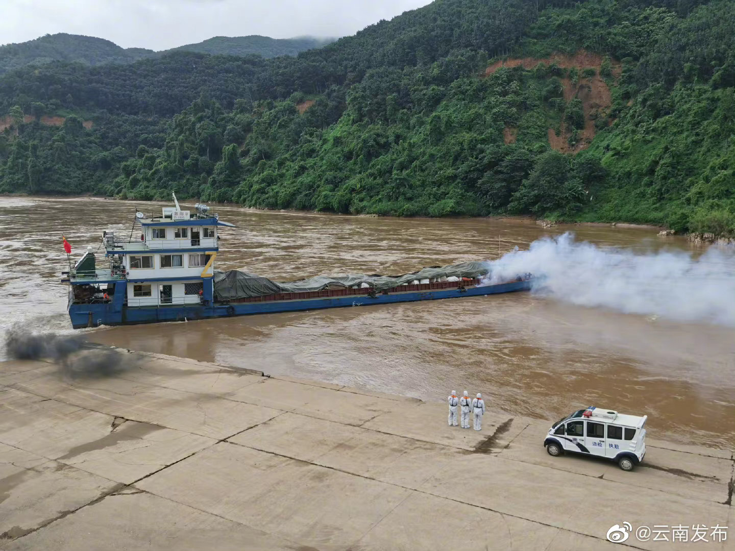 景洪港出入境边防检查站关累港口岸正式恢复货运业务通关