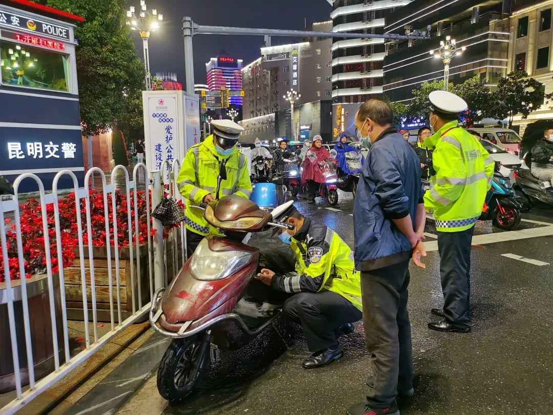 昆明交警