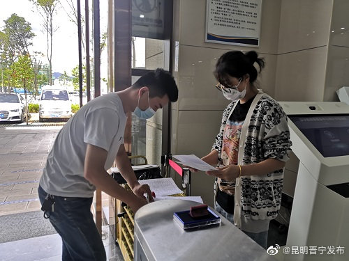 晋宁局“移动式”窗口服务，为民解难“不缺位”