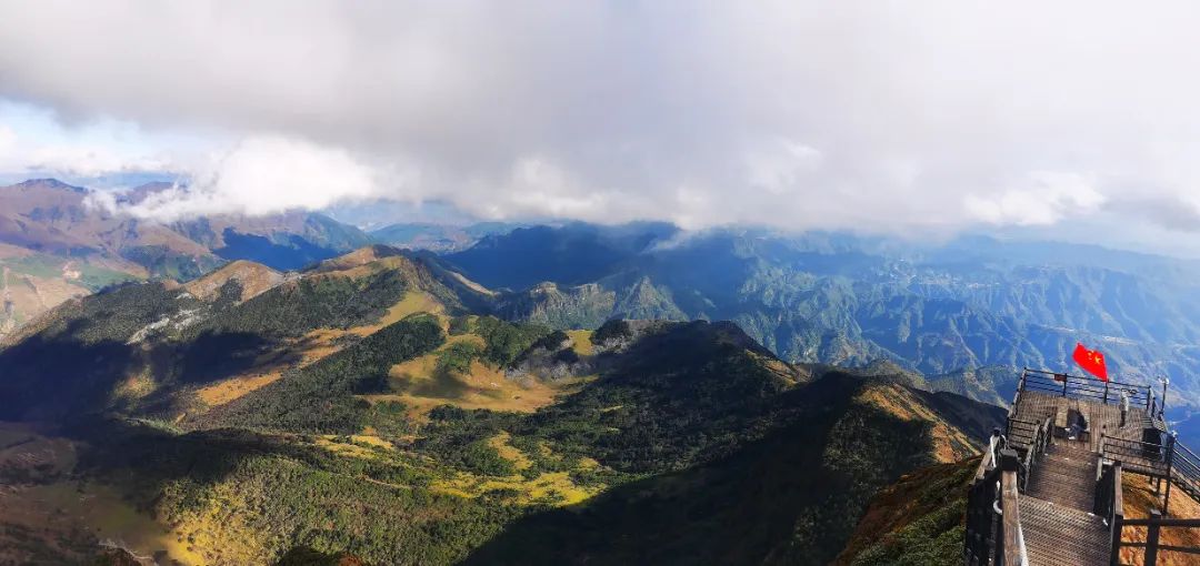 昆明轿子山旅游