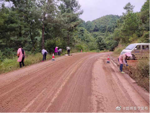 启动上厂矿公路法古甸段路面修复工程 保障公路安全畅通