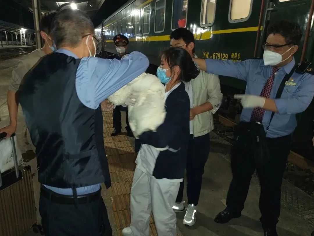 k79次列车上的"生命接力赛" - 资讯频道