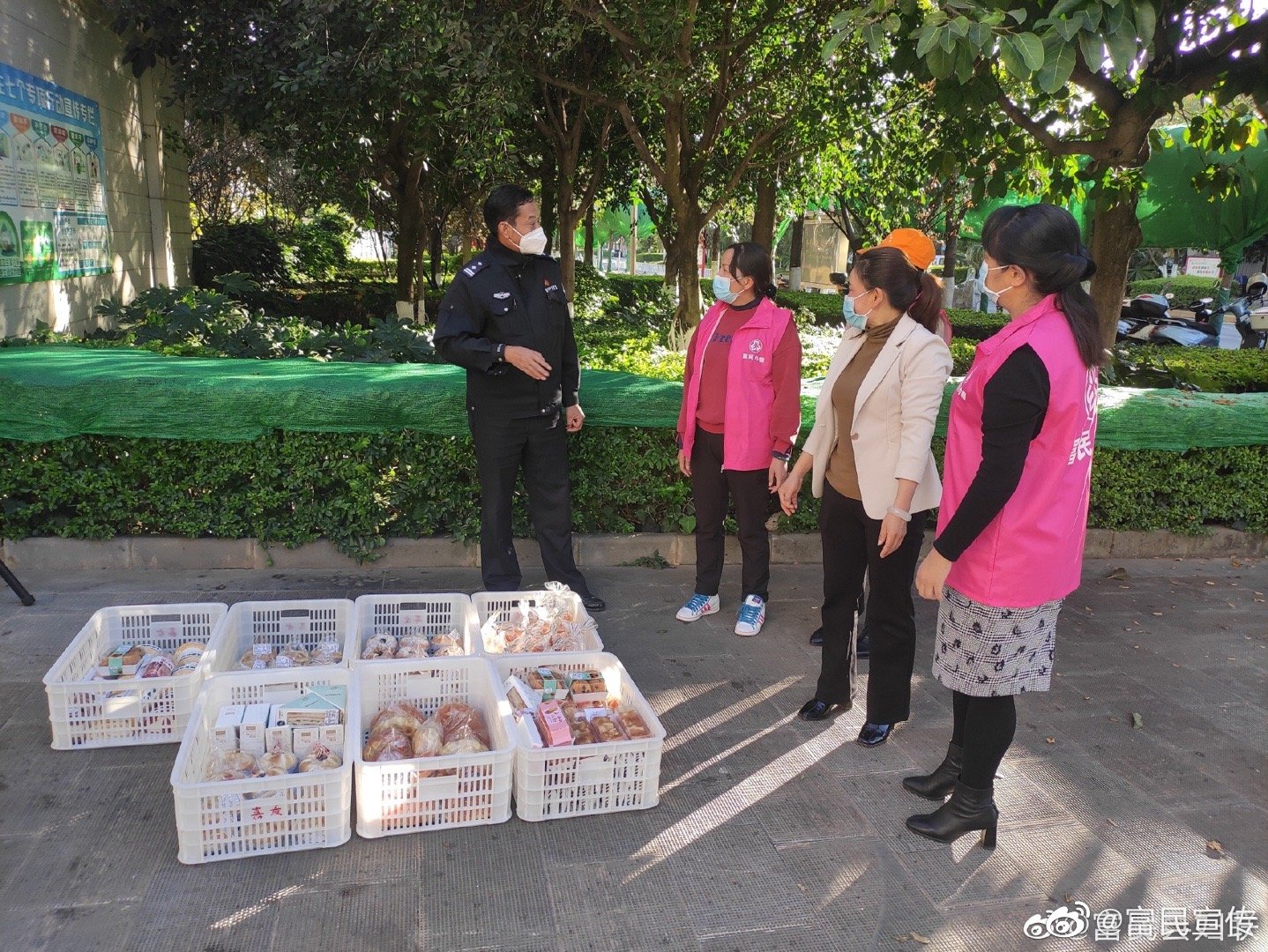 巾帼小姐姐爱心温暖抗疫一线工作人员