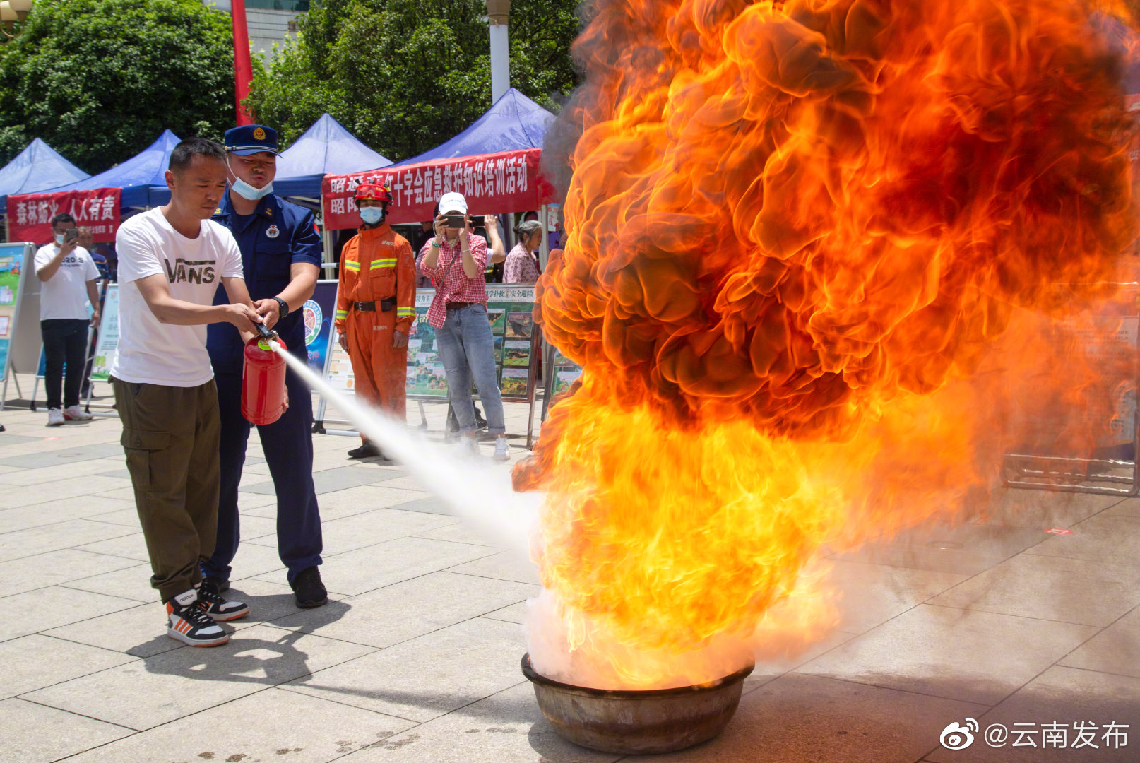 云南省各行业部门持续开展119消防宣传月活动