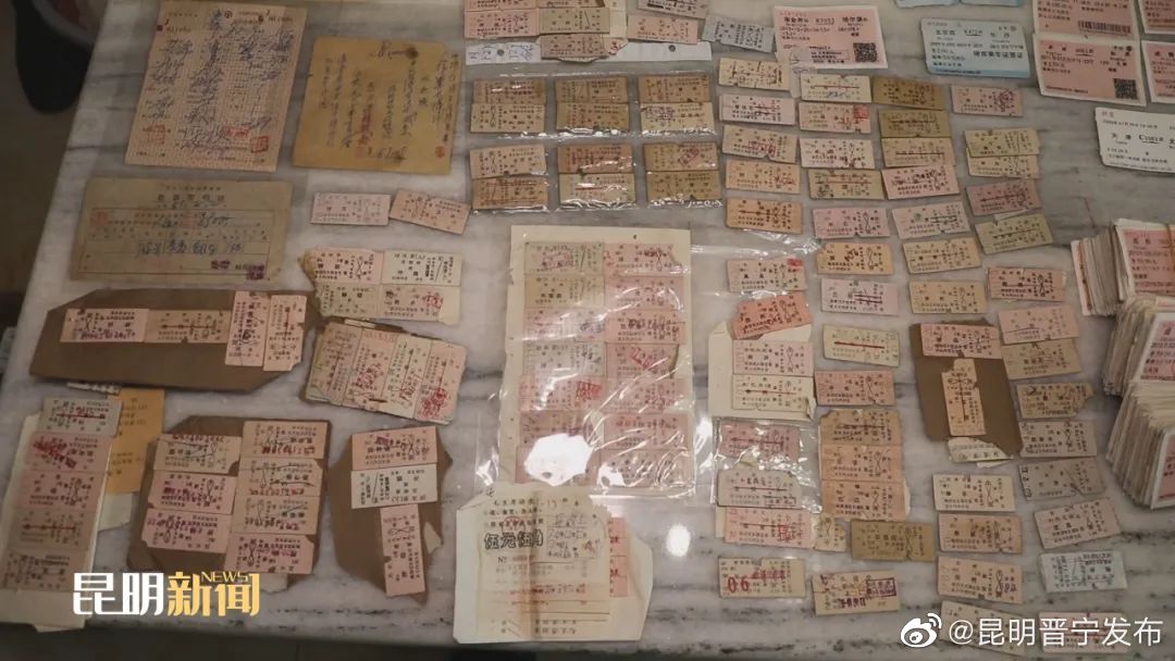 铁路职工孙昆育：30年收藏六万张火车票 见证铁路飞速发展