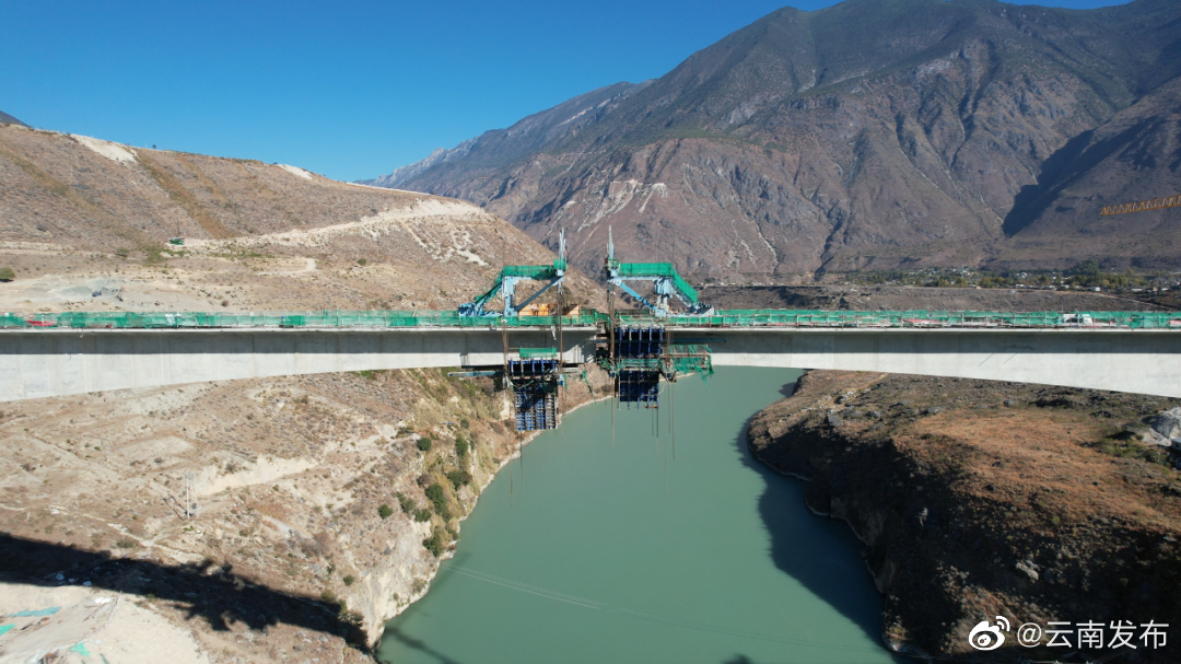 大具金沙江大桥主跨合龙