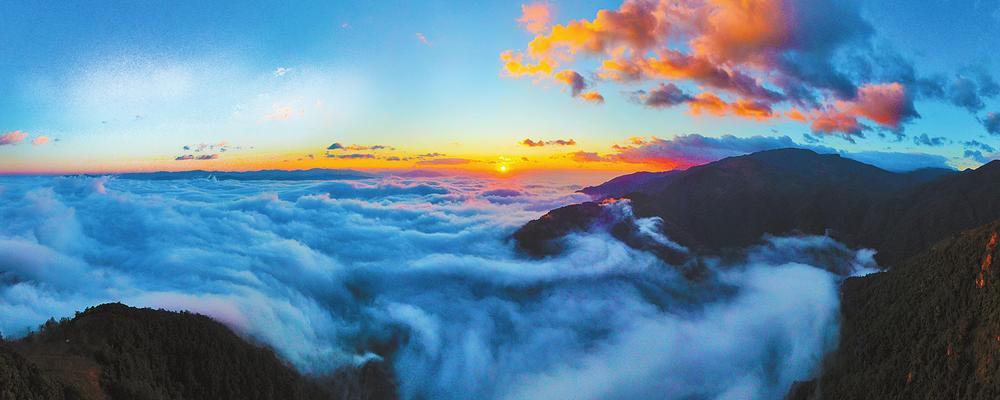 哀牢山:云海日出宛若仙境