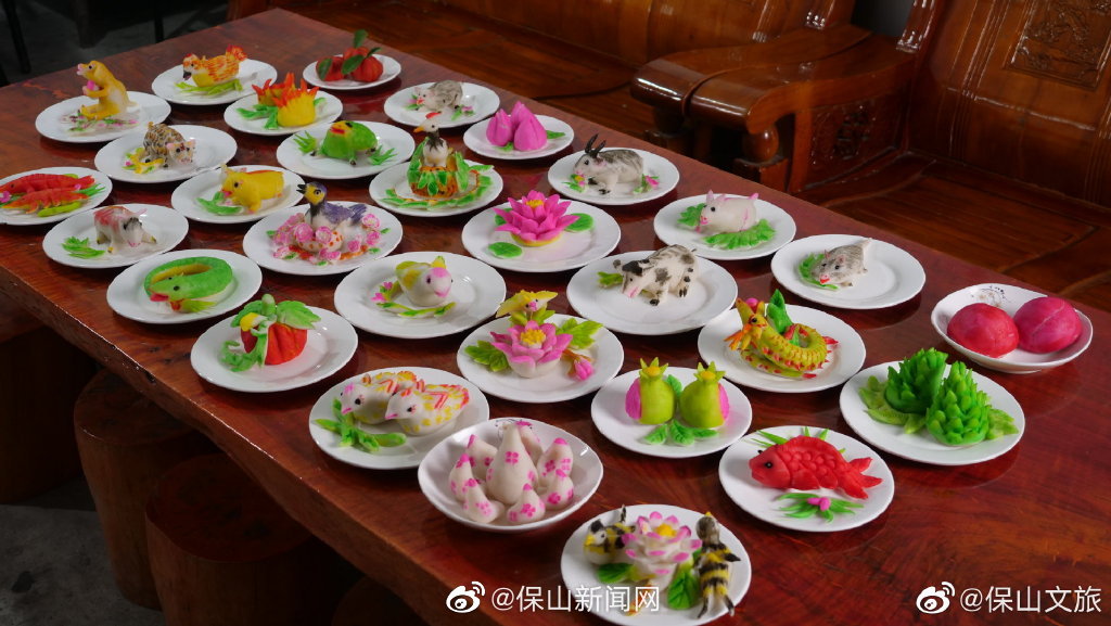  象达面塑当地称“捏粑粑”