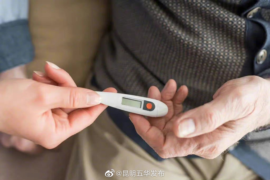 老人感染关注血氧饱和度