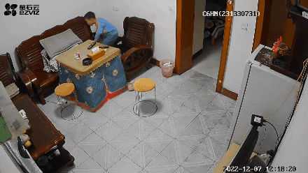 电暖器起火！7岁男孩操作太机智！