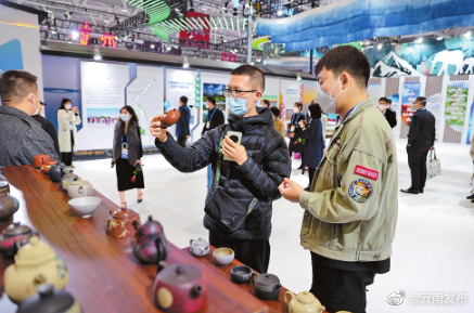 第十八届中国(深圳)国际文化产业博览交易会云南展区:“非遗+文创”耀眼文博会