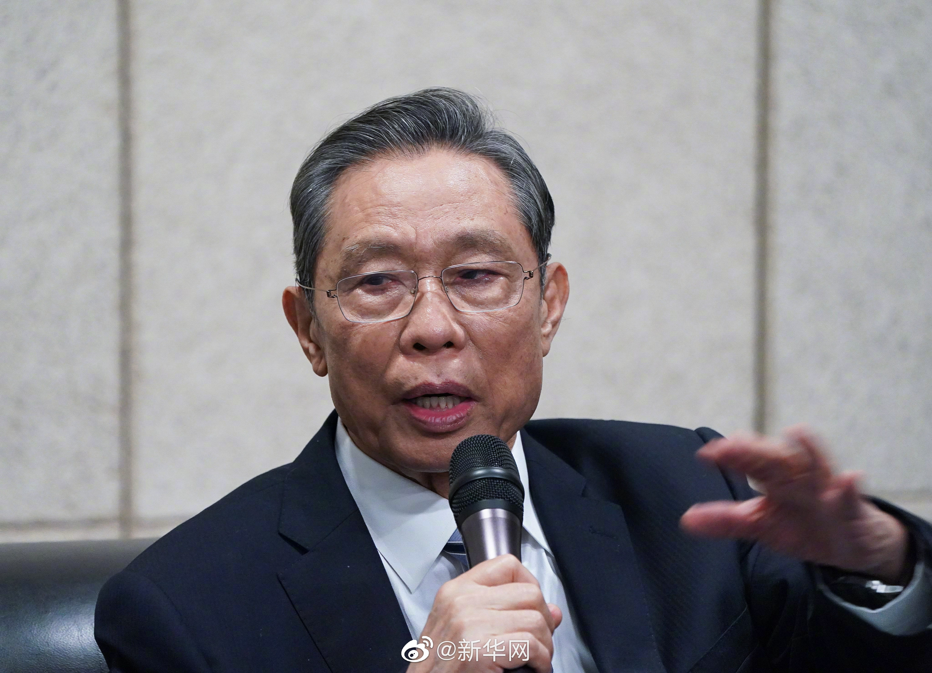 钟南山院士解答防疫新阶段百姓关切点：发热是否上医院？感染新冠怎么办？