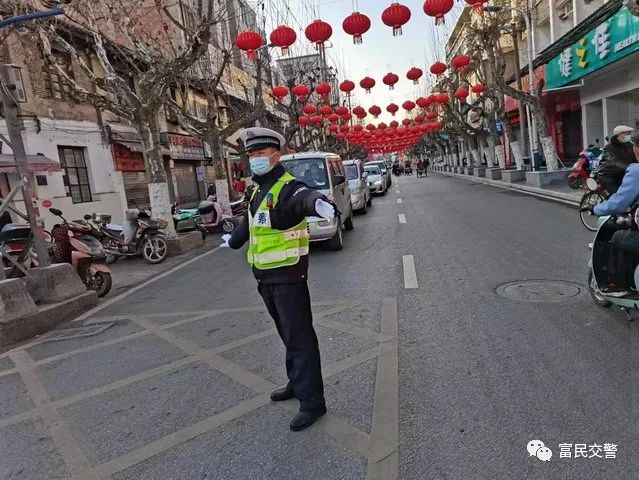 富民交警