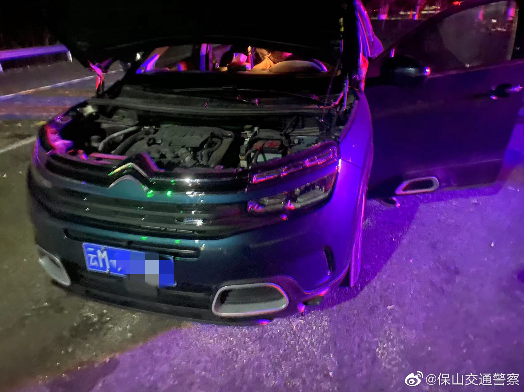 车辆没油停靠隧道掉头处，所幸没出事
