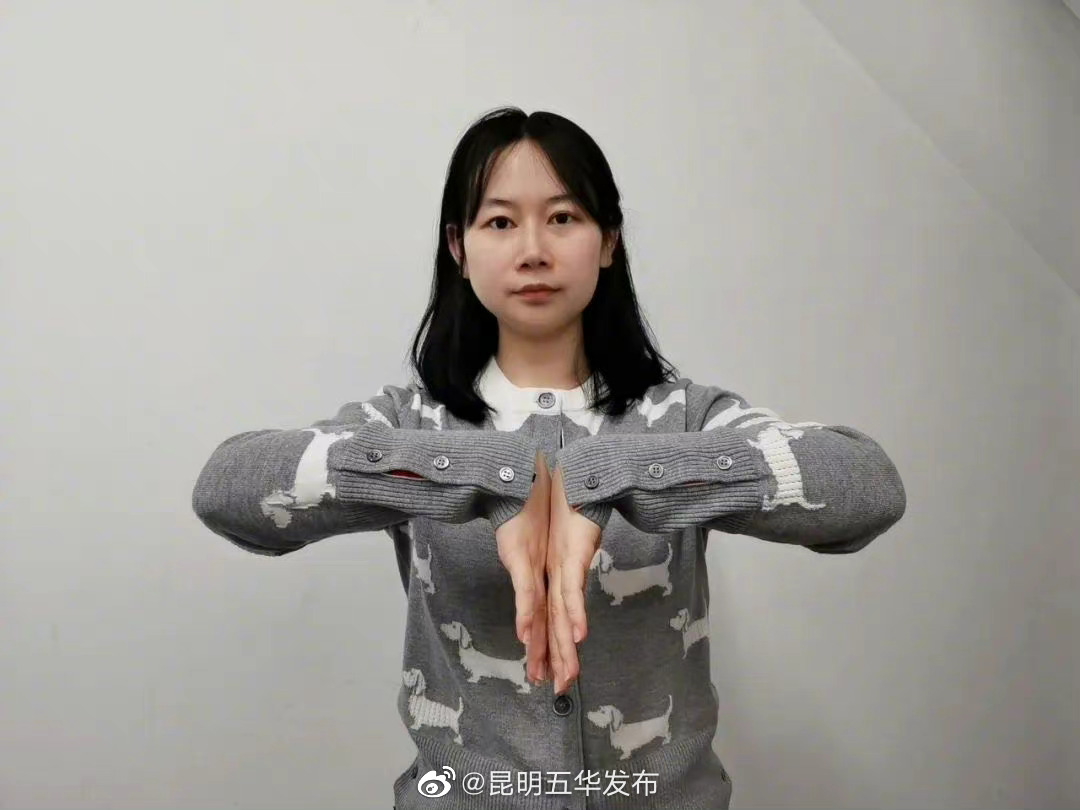 一个动作自测腕管综合征 
