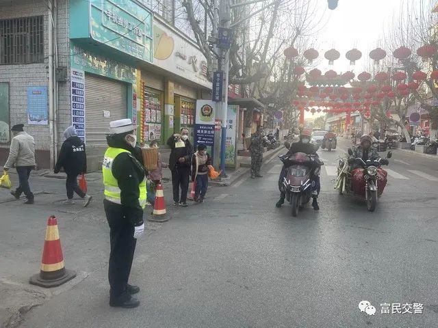 富民交警