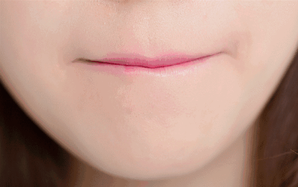 秋冬嘴唇干的保养技巧