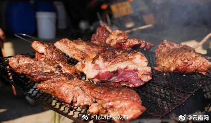 云南杀猪饭为啥总让人惦念？我在云南过大年
