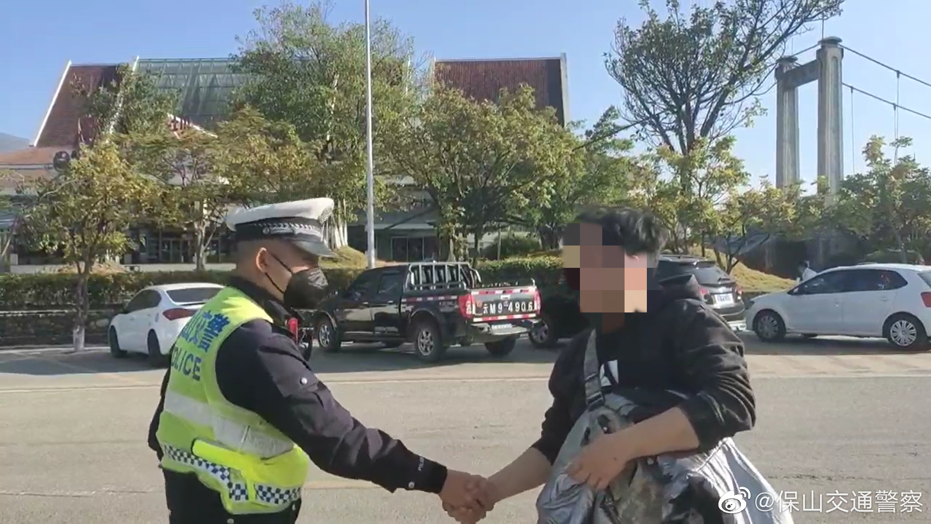 交警接力，百余公里为失主找回丢失车钥匙