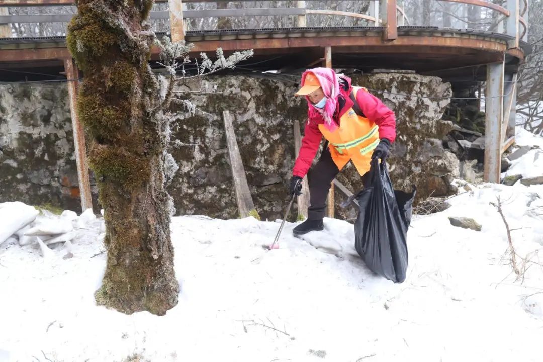 昆明轿子山旅游