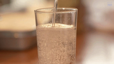 喝完饮料用温开水漱口 