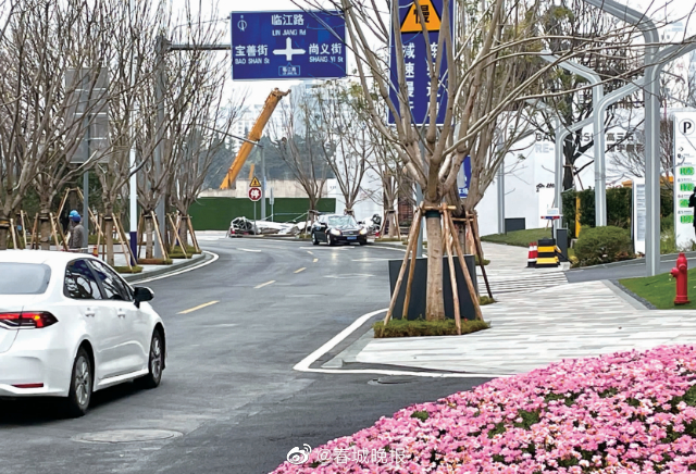 昆明这一路段围挡10年后拆围通车！