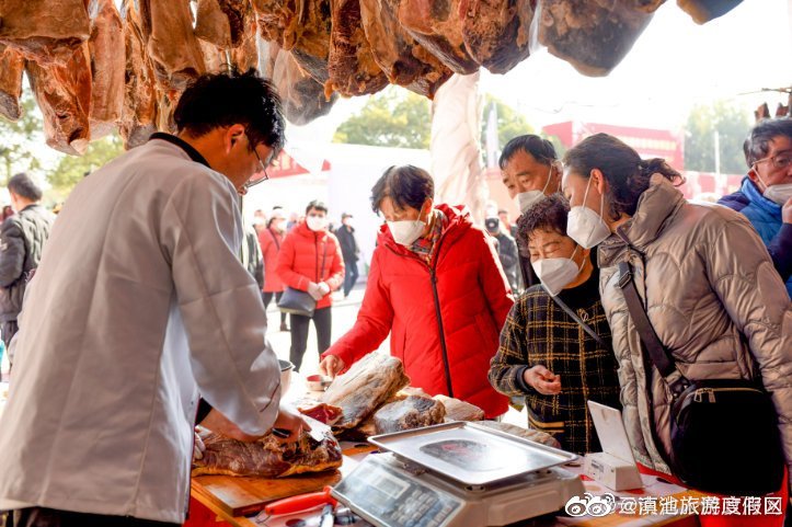 2022年云南社会消费品零售总额增长1%