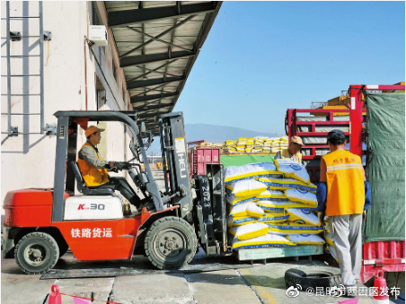 云南铁路抢运物资保障春耕备耕