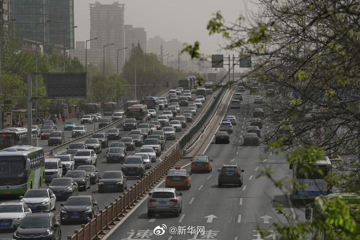 中央气象台继续发布沙尘暴蓝色预警:京津冀等19省区市部分地区有扬沙或浮尘