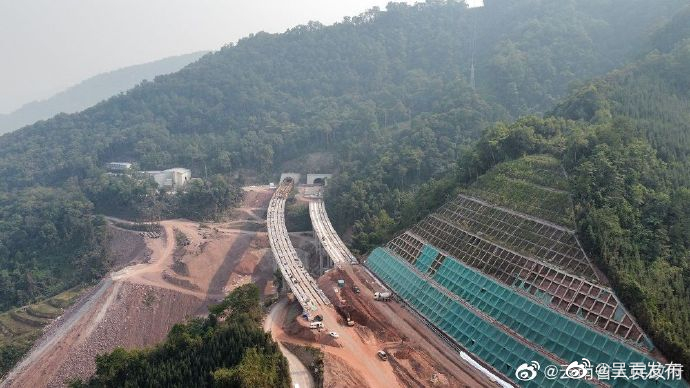 云南勐绿高速坡脚1号大桥至6号大桥全部贯通