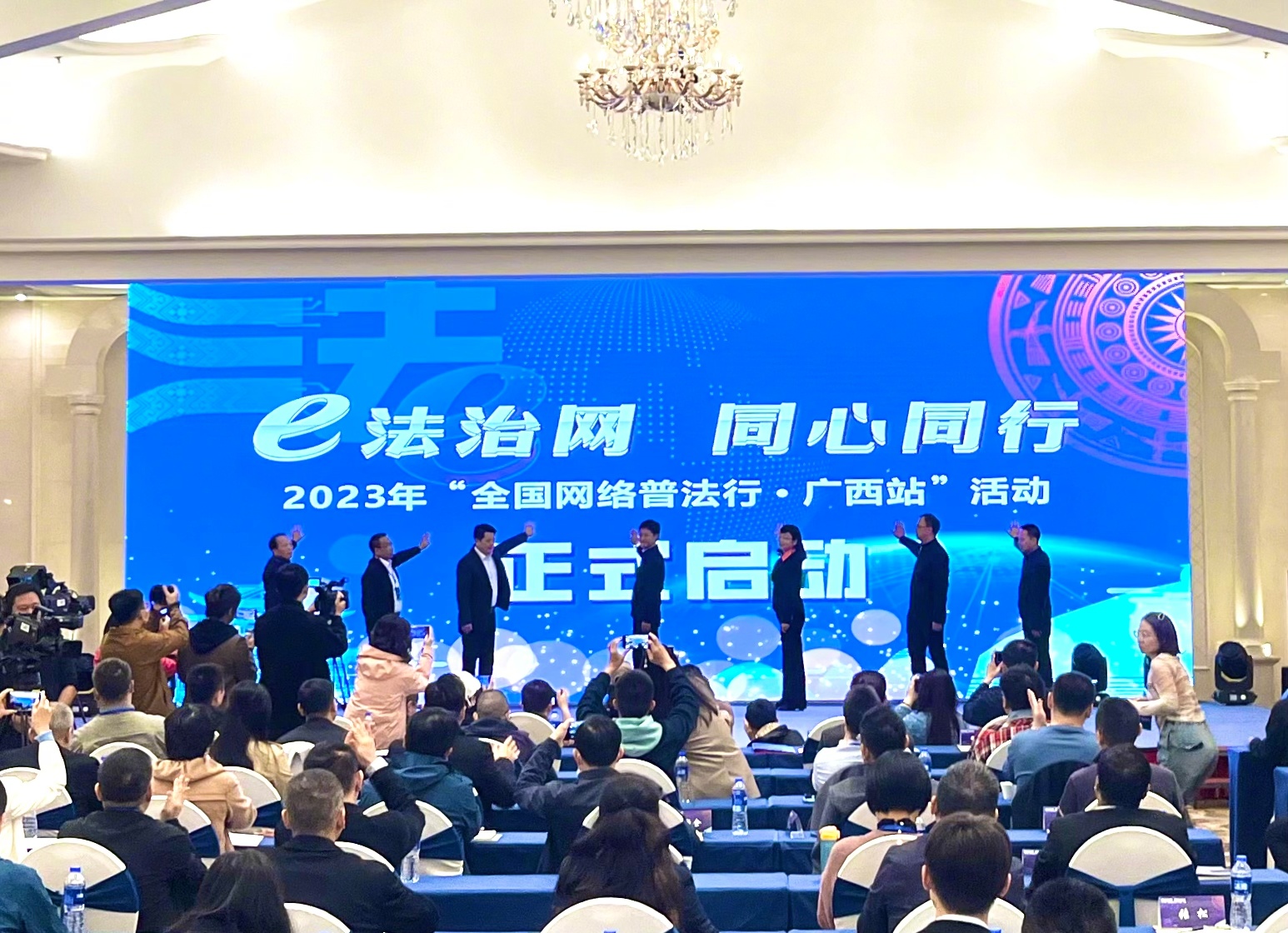 人民网